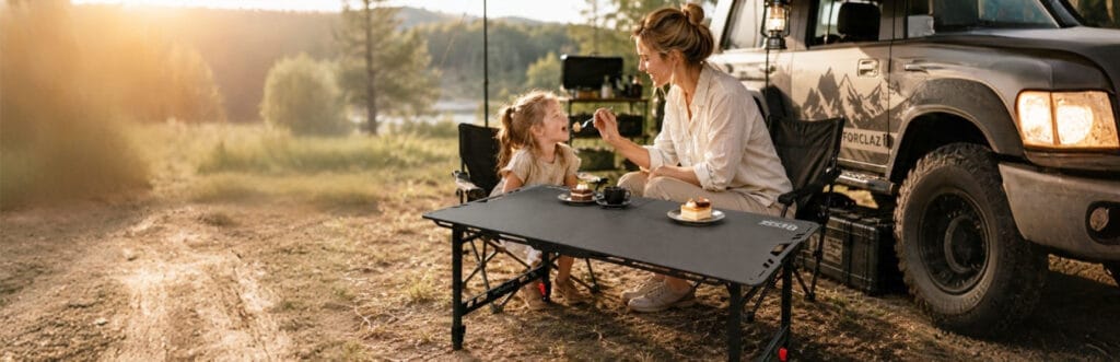 Light. Strong. Gas strut aluminum table
