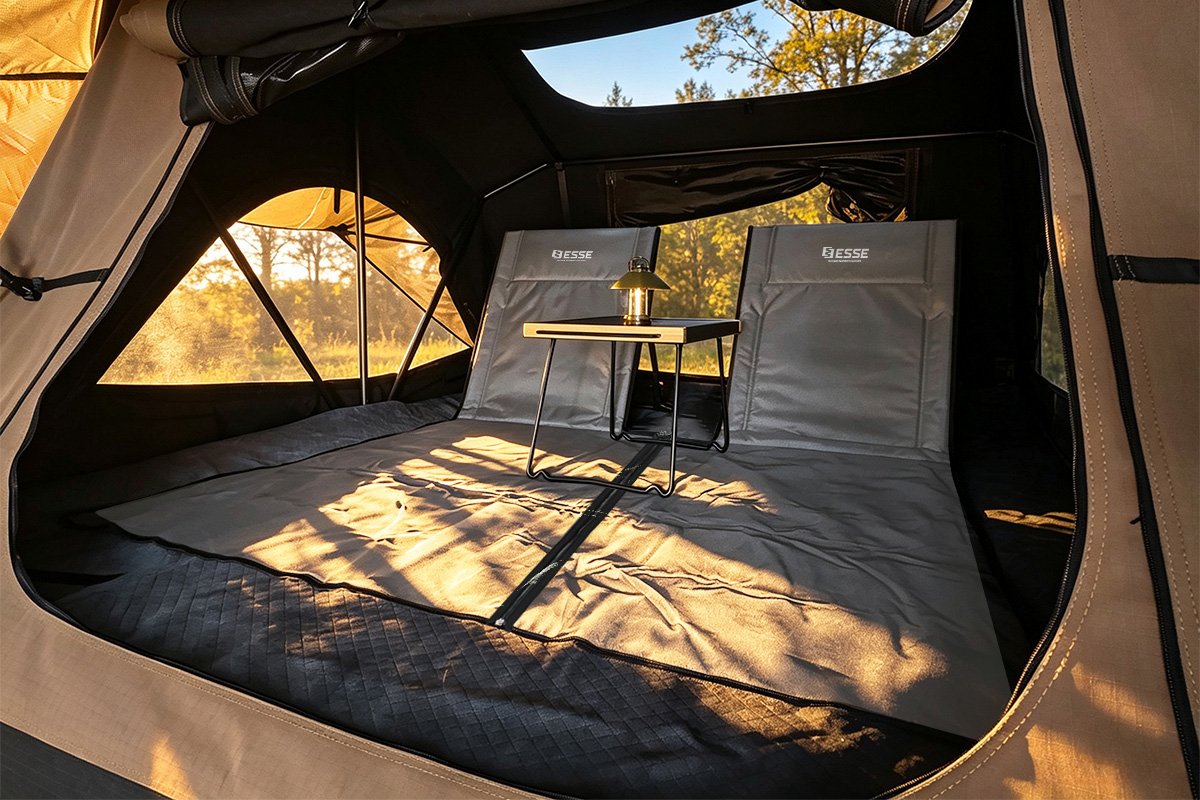 Two-seat reclining roof-top tent chair with centre console