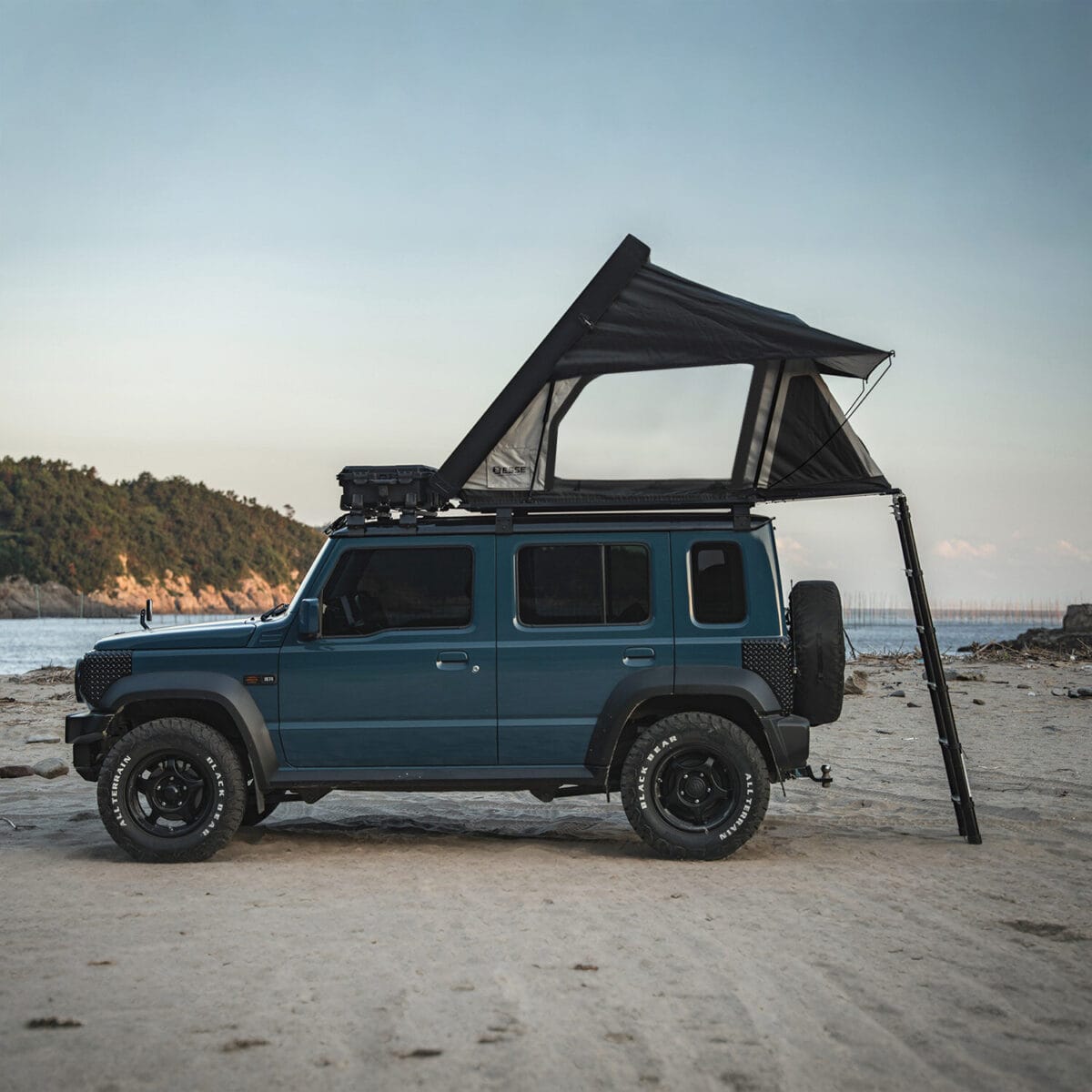 Light Clam Shell RTT Fold 128 open on a Suzuki Jimny on the beach